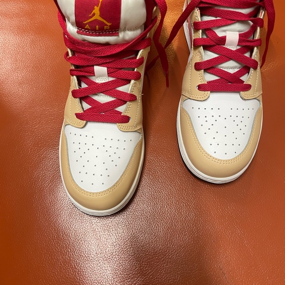 Nike Jordan Mid - Picture 3 of 5